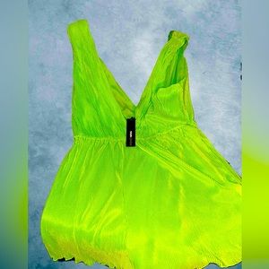 NEVER WORN PLUS SIZE FASHION NOVA NEON GREEN ROMPER